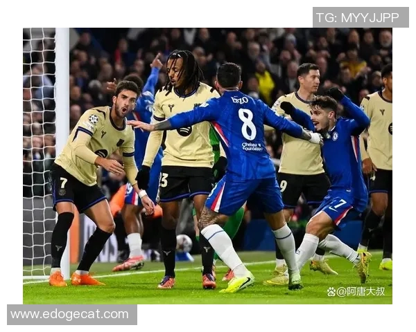 昔日恩怨再现球员交易后与老队友狭路相逢引爆赛场冲突 昔日恩怨再现球员交易后与老队友狭路相逢引爆赛场冲突